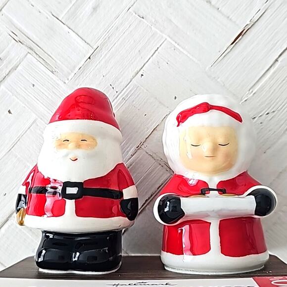 Hallmark Christmas Santa & Mrs. Claus Salt & Pepper Shakers 3." x 2" (NWOB) - Picture 1 of 5